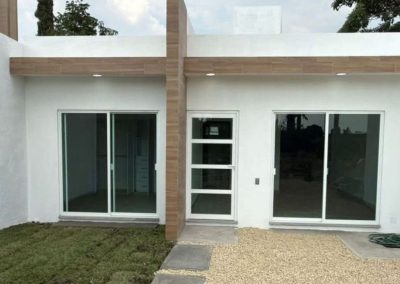 Casa Moderna con Jardín y Potencial de Crecimiento