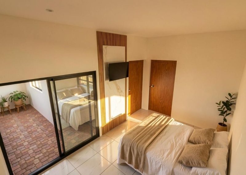 Casa en Venta en Cuautla con Alberca Privada, Seguridad 24/7 y Recámara en Planta Baja